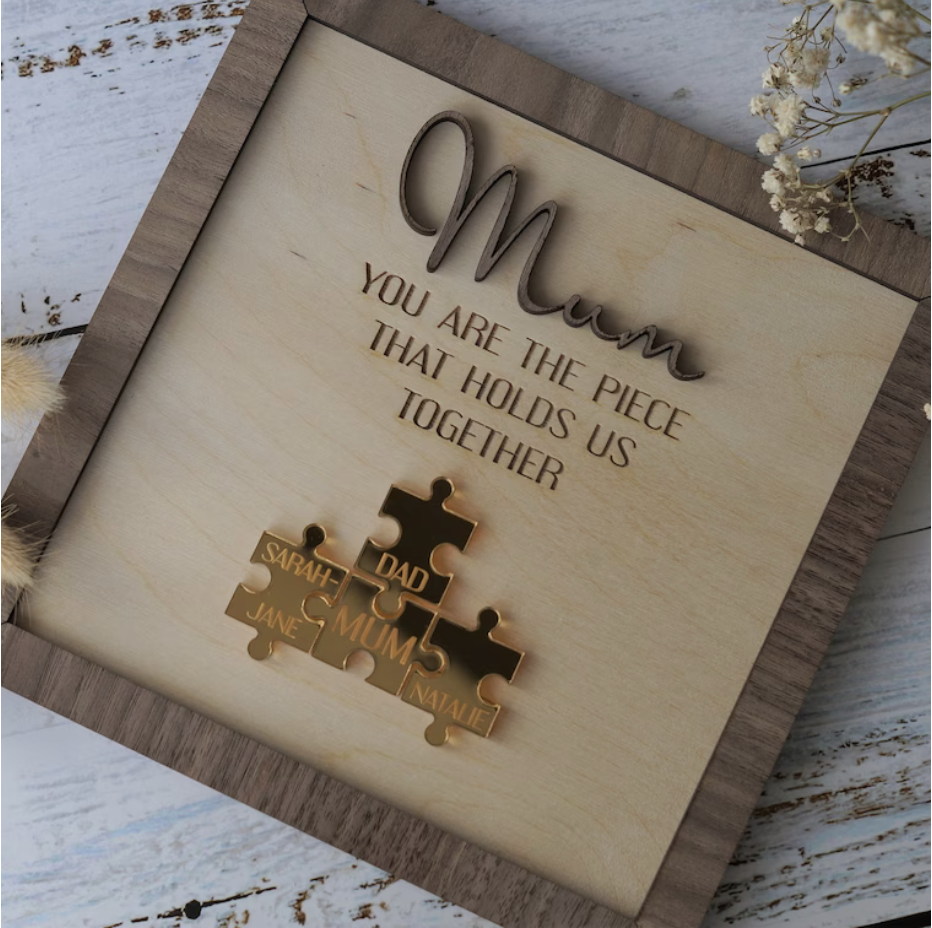 Du bist das Stück, das uns zusammenhält, Mama – personalisiertes Holz-Puzzle-Schild