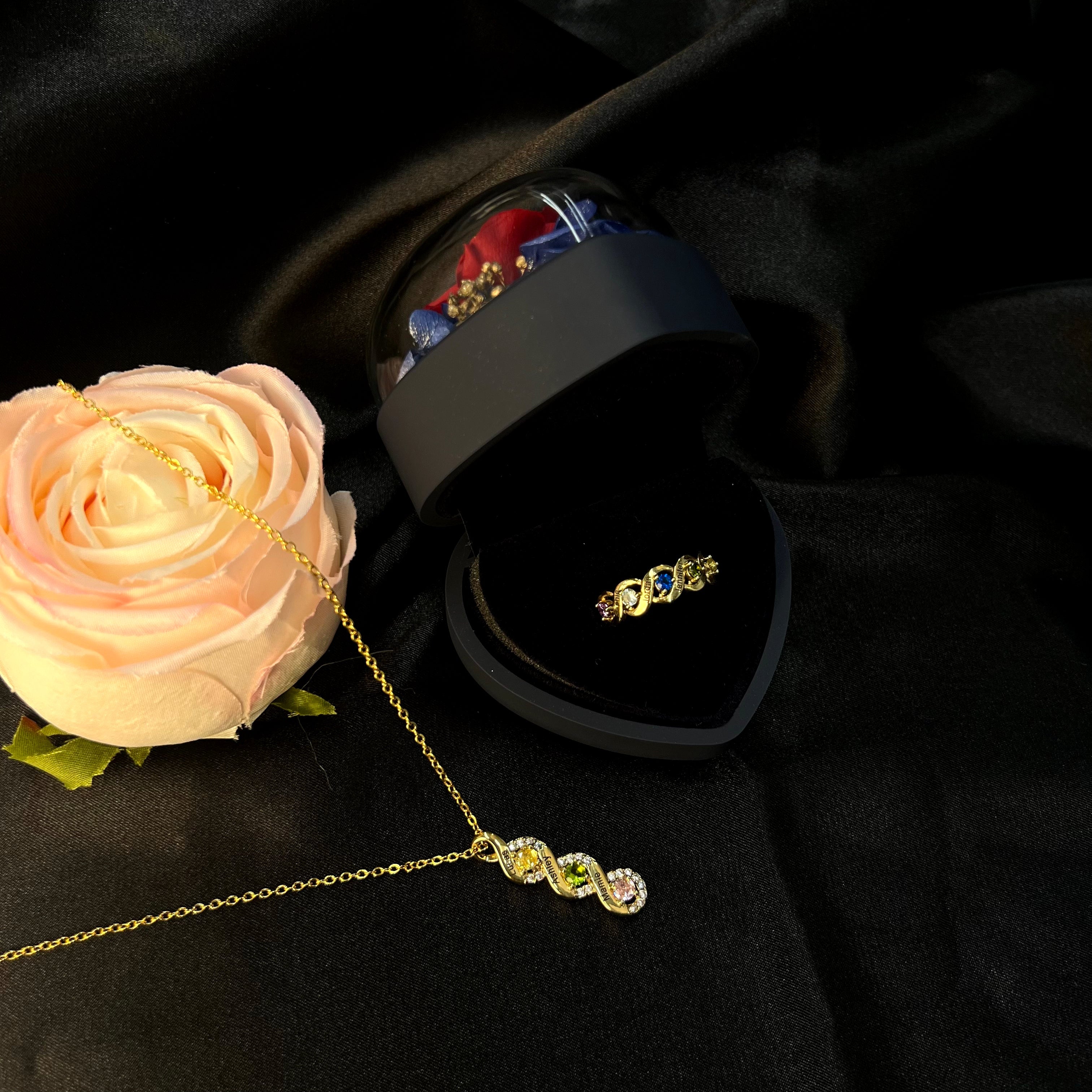 Collana di anelli madre personalizzati con pietre portafortuna